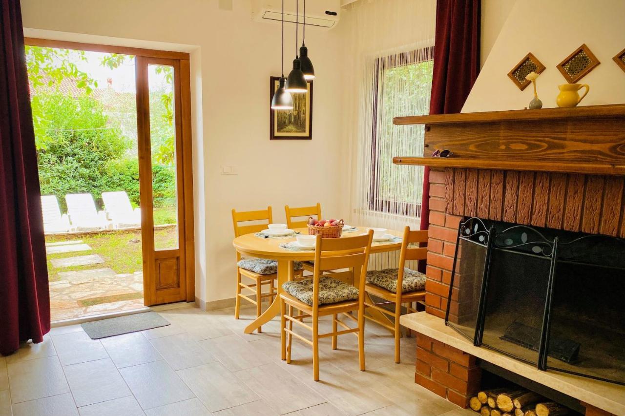 Bilini Garden Apartment Πούλα Εξωτερικό φωτογραφία