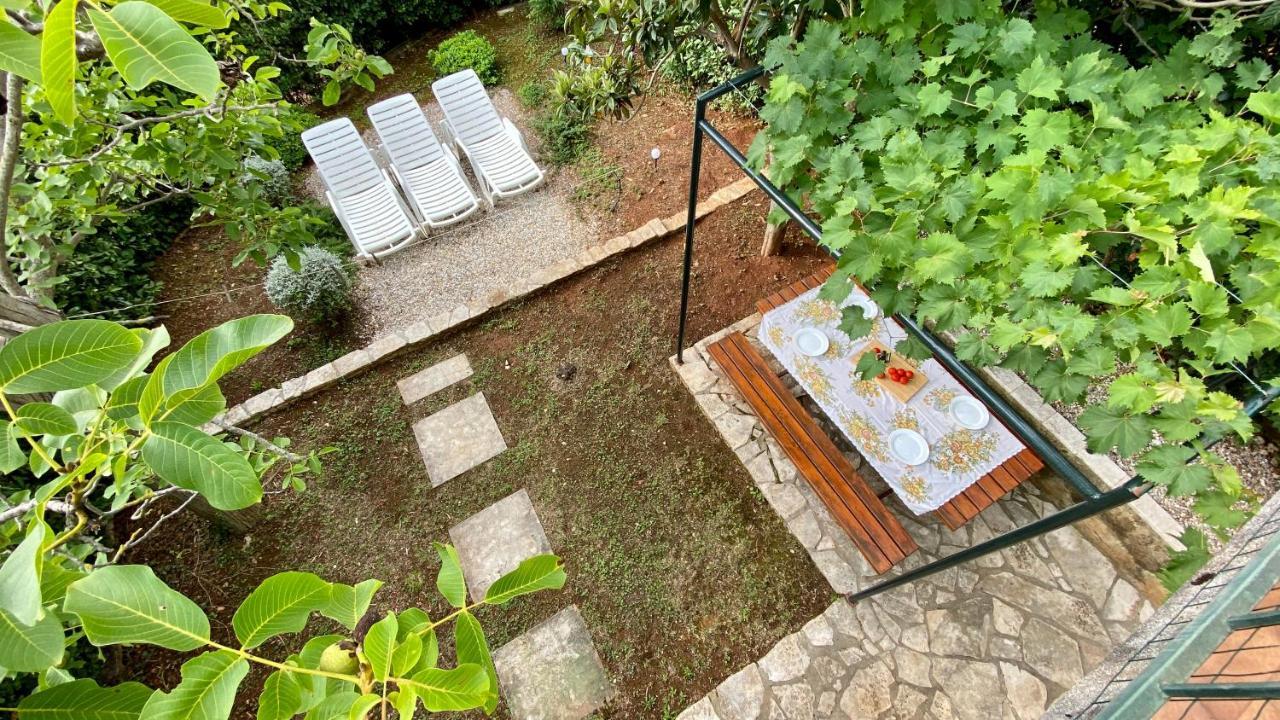 Bilini Garden Apartment Πούλα Εξωτερικό φωτογραφία